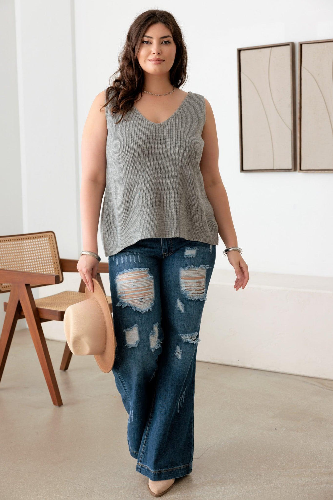 Plus Size Sleeveless V-Neck Sweater Top *New Import*